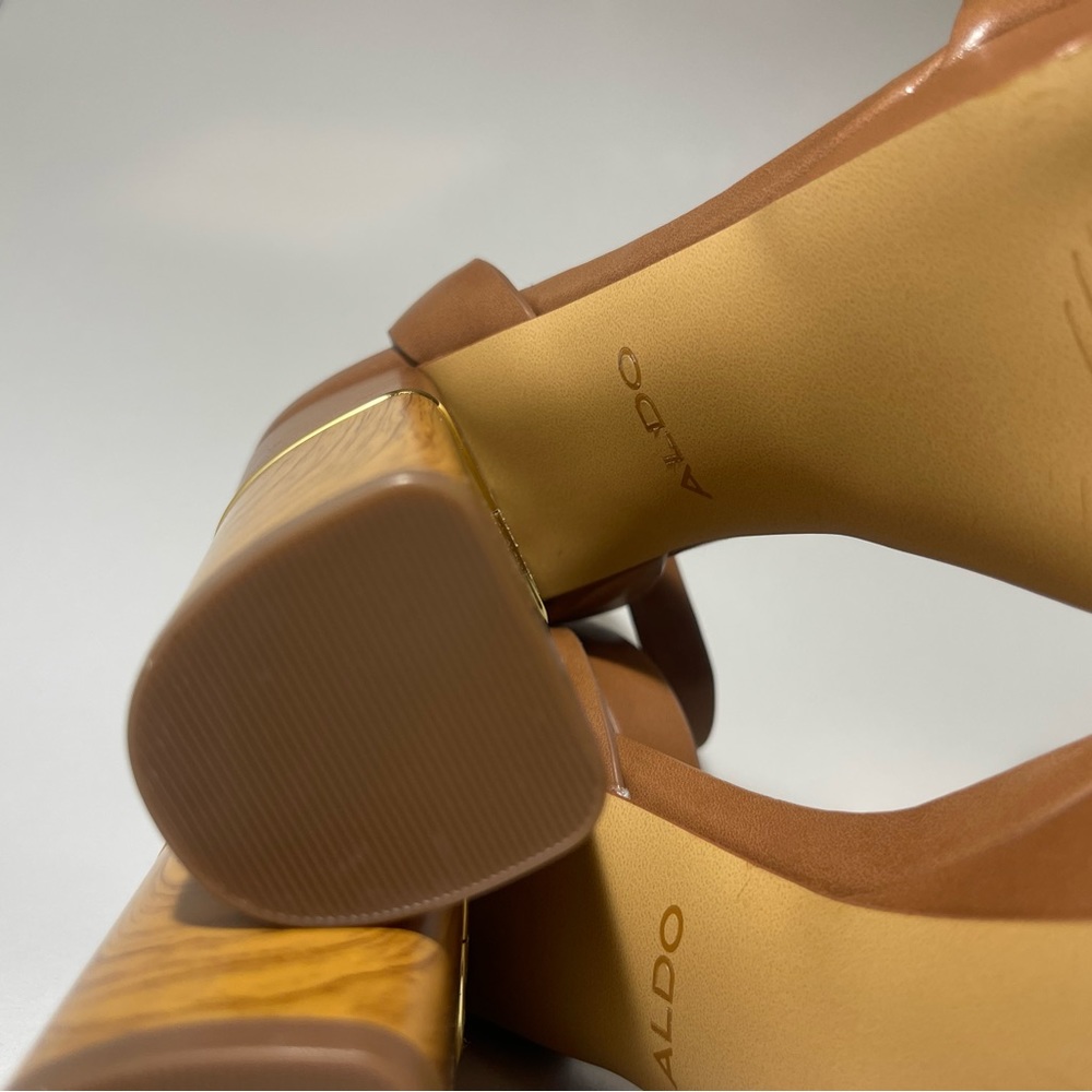 Also Heels - Picture 3 of 6